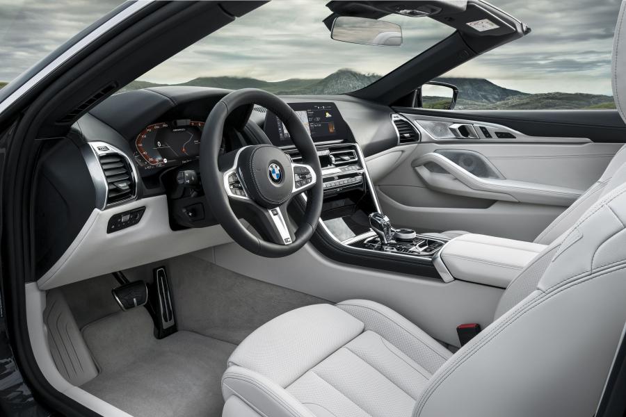 Интерьер BMW M850i xDrive Convertible (G14) 2018 года  (WW) (фото 12 из 183)